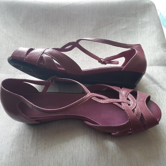 Clarks Pink Plum Strappy Sandals Size 6M #80310 - Picture 3 of 6